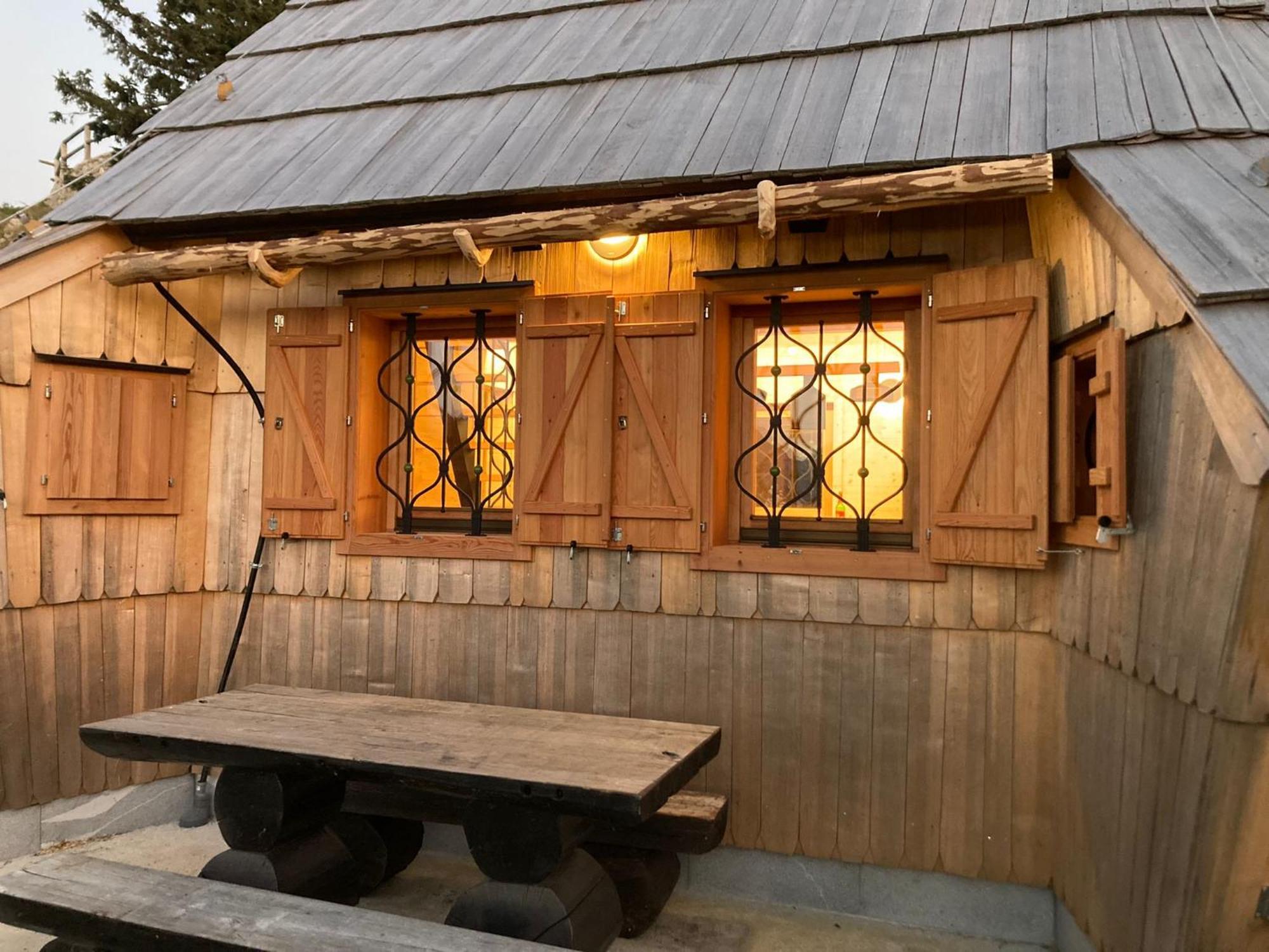 Lepenatka With Sauna - I Feel Alps