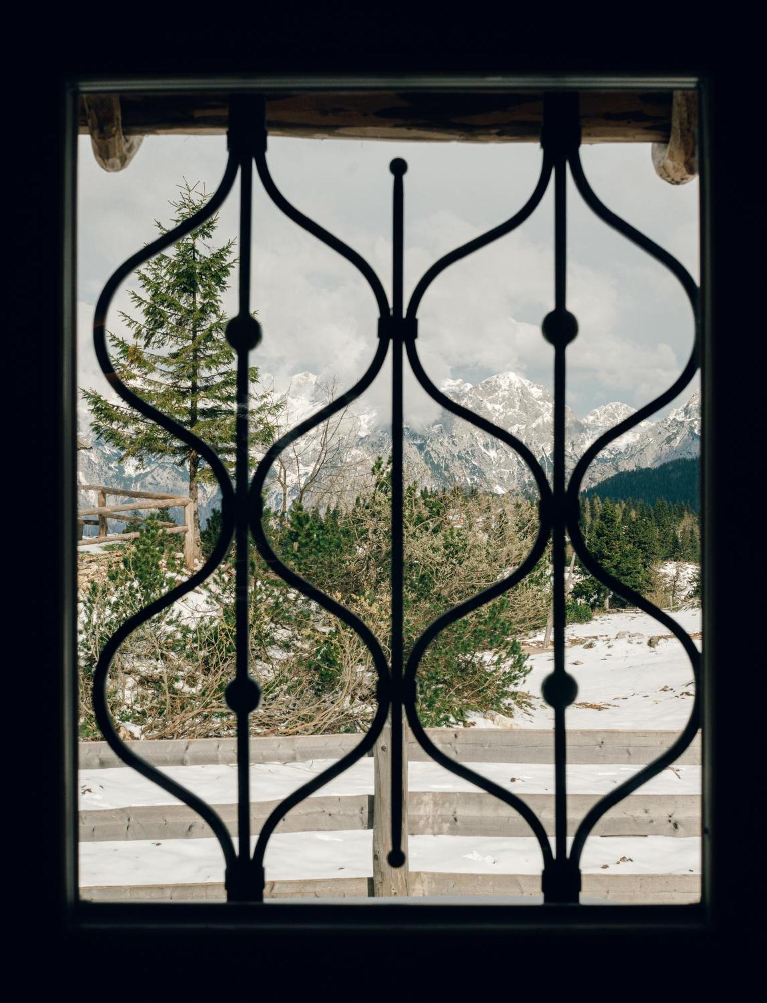 Lepenatka With Sauna - I Feel Alps